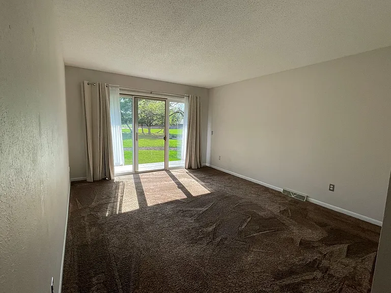 870 E Boundary St — Photo 12