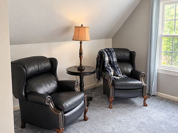 4th image of 304 Misty Meadows Ln
