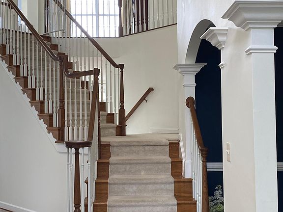 3rd image of 3625 Stonewall Manor Dr