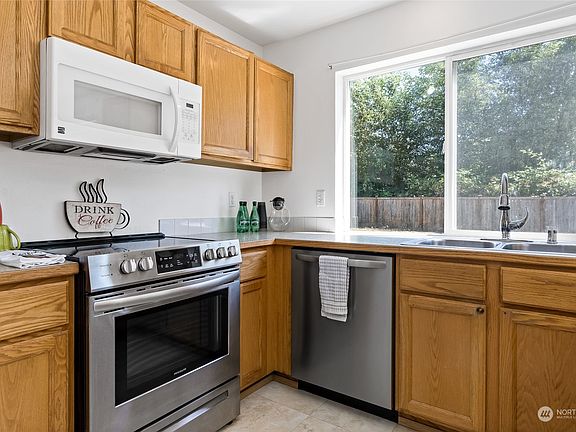4th image of 8415 153rd Avenue E