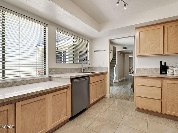4th image of 937 Empress Cir