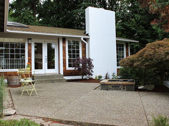 2nd image of 10135 NE 112th Pl