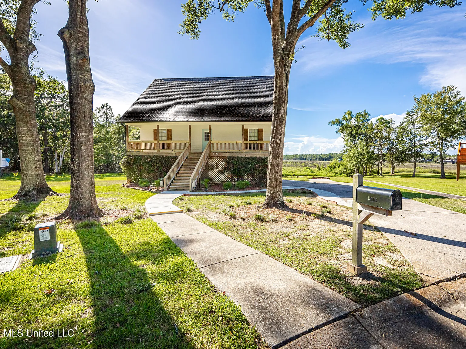 3 bed, 2.0 bath, 1700 sqft, $2,800 — Photo 1