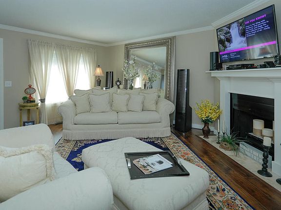 3517 Scots Pine Way-104