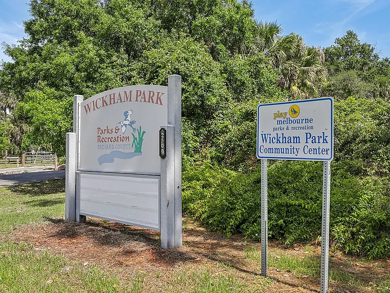 6-web-or-mls-N Wickham Rd-1404-906