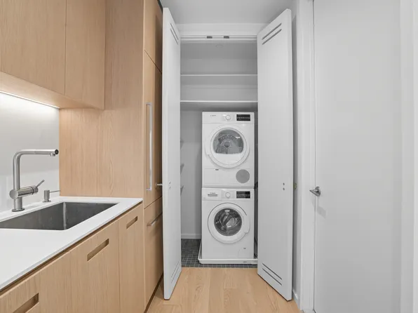 98 Front Street image 4 of 8