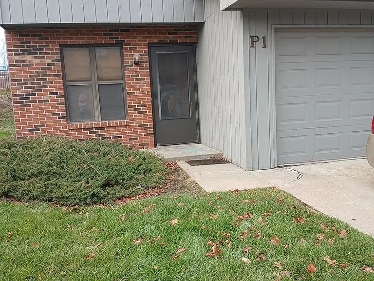 2801 W Broadway #P1 — Photo 2