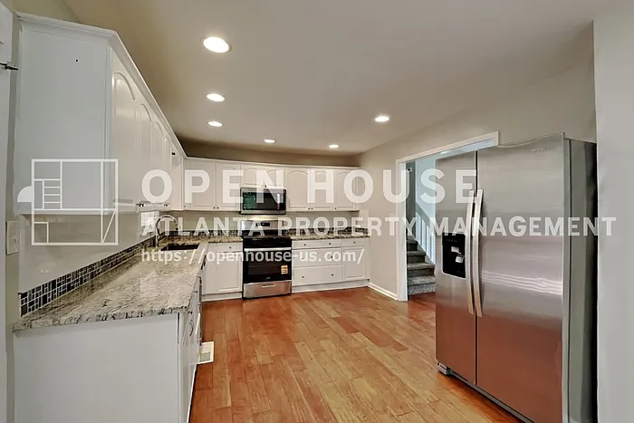 101 Chantilly Ln — Photo 8