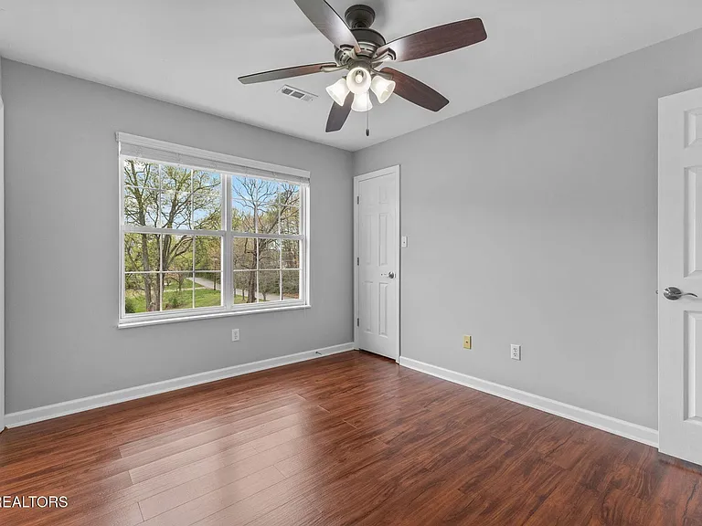 10708 Prince Albert Way — Photo 18