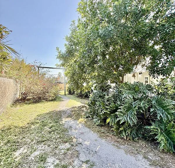 713 Smith St — Photo 54