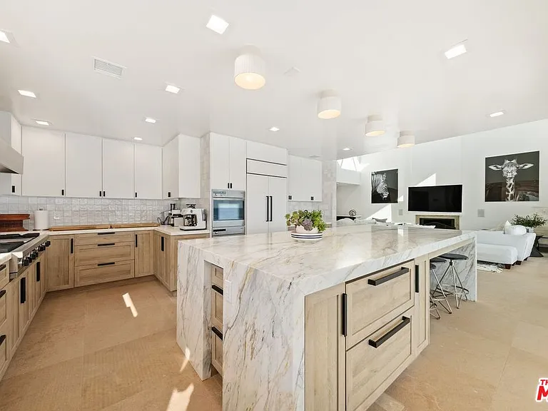 25302 Malibu Rd — Photo 7