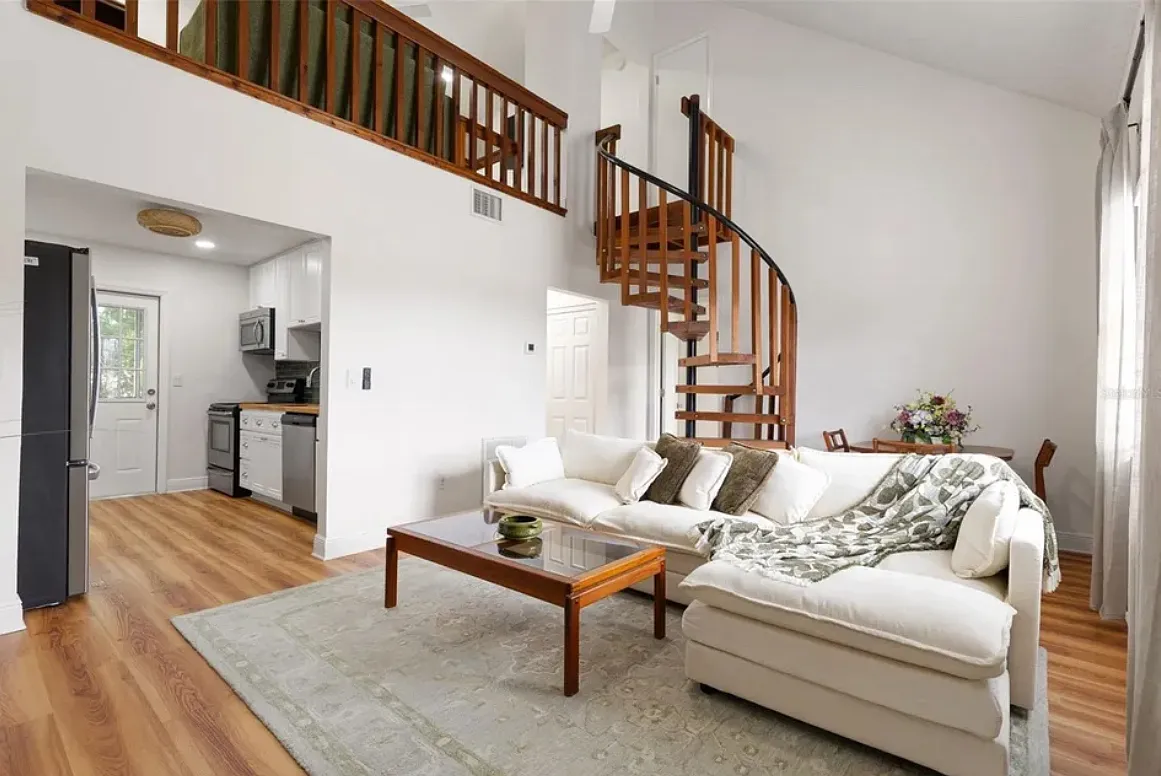 2 bed, 872 sqft, $2,000 — Photo 1