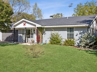 121 Dwight Dr, Azle, TX 76020