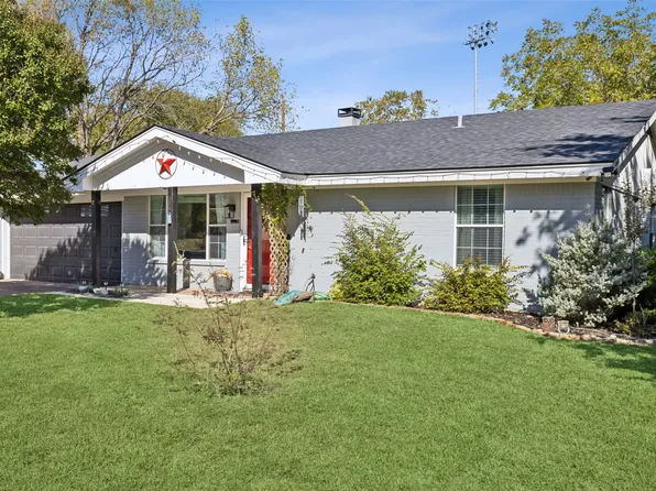 121 Dwight Dr, Azle, TX 76020