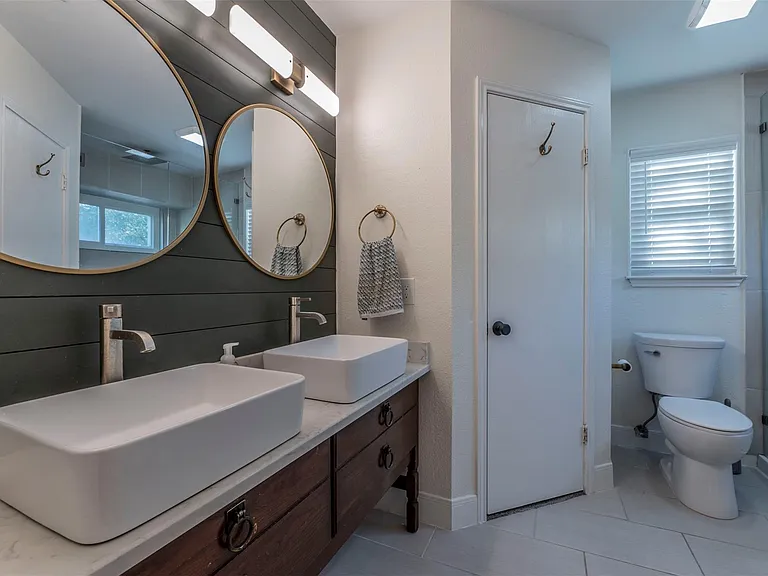 2126 River Hollow Dr — Photo 11