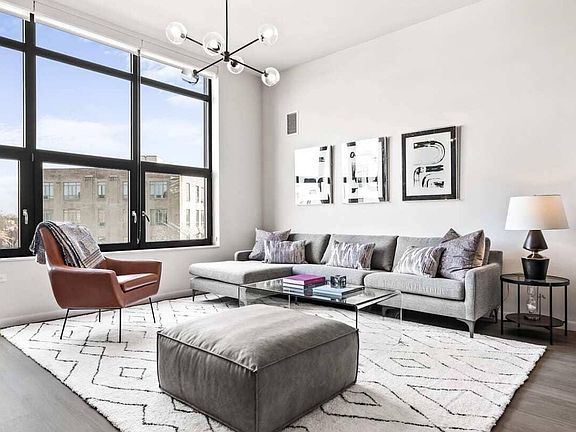 5th image of 2457 N Milwaukee Ave #213