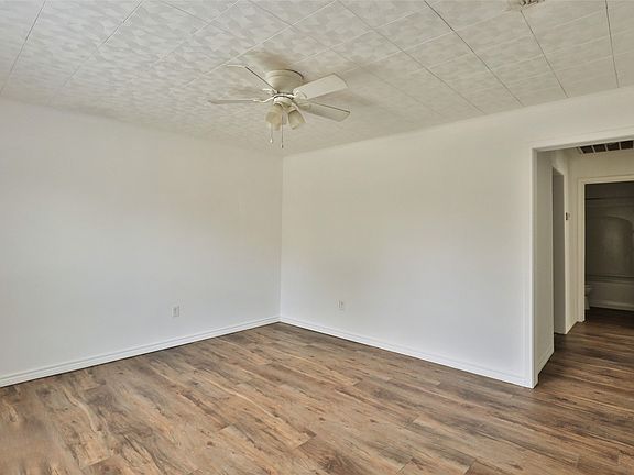 5th image of 525 Jeanette St