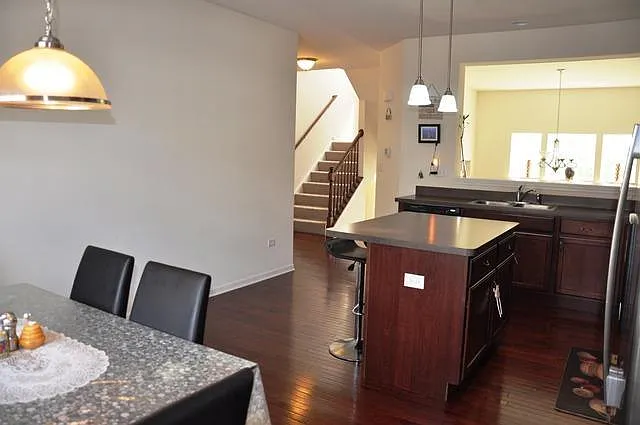 2509 Dunraven Ave — Photo 2