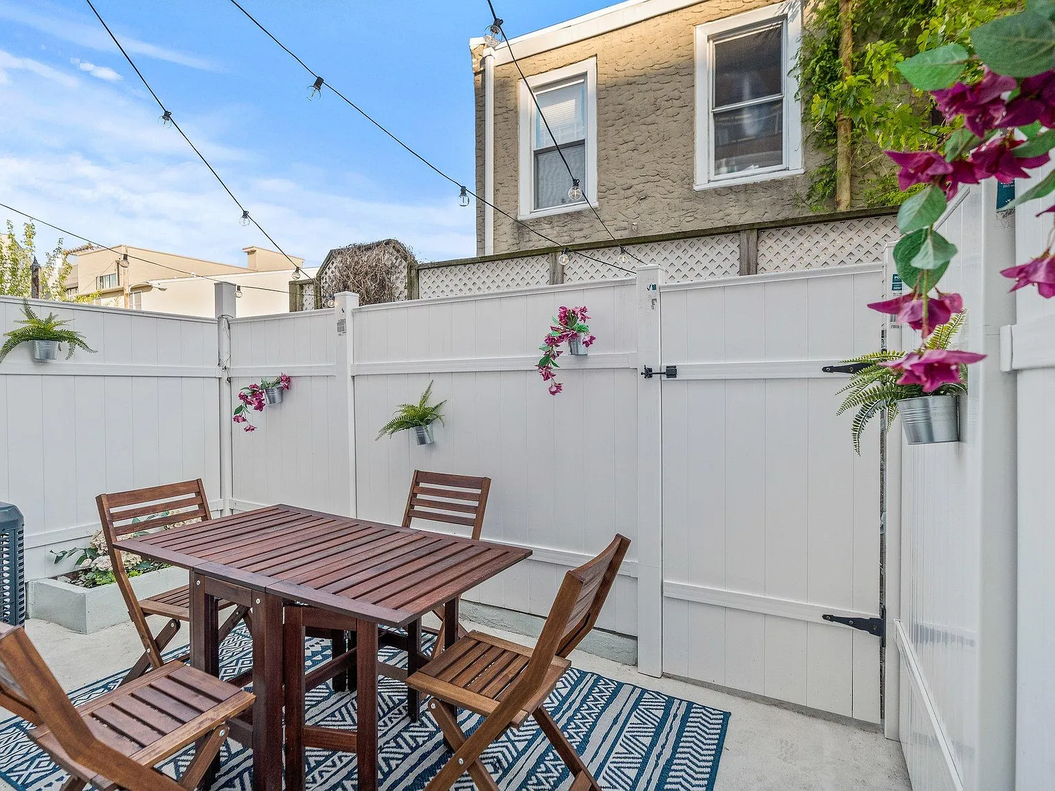 2 bed, 1.5 bath, 900 sqft, $4,900 — Photo 3