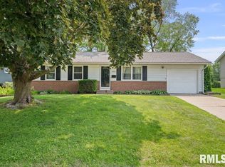 2303 Pinehurst St, Bettendorf, IA 52722