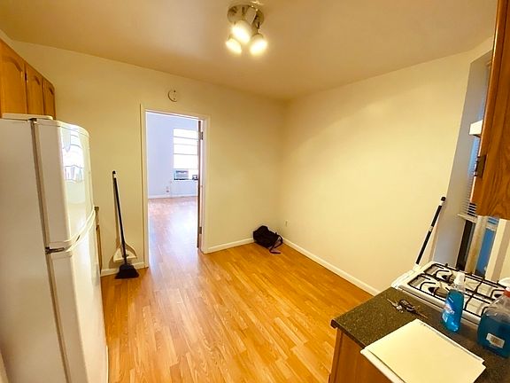 3rd image of 519 W 48th St #16C