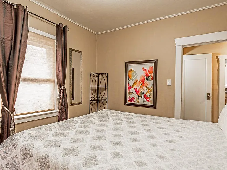 504 Newport Ave — Photo 13