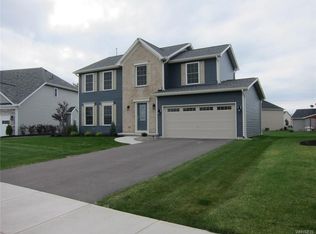 28 Magrum Ln, Lancaster, NY 14086