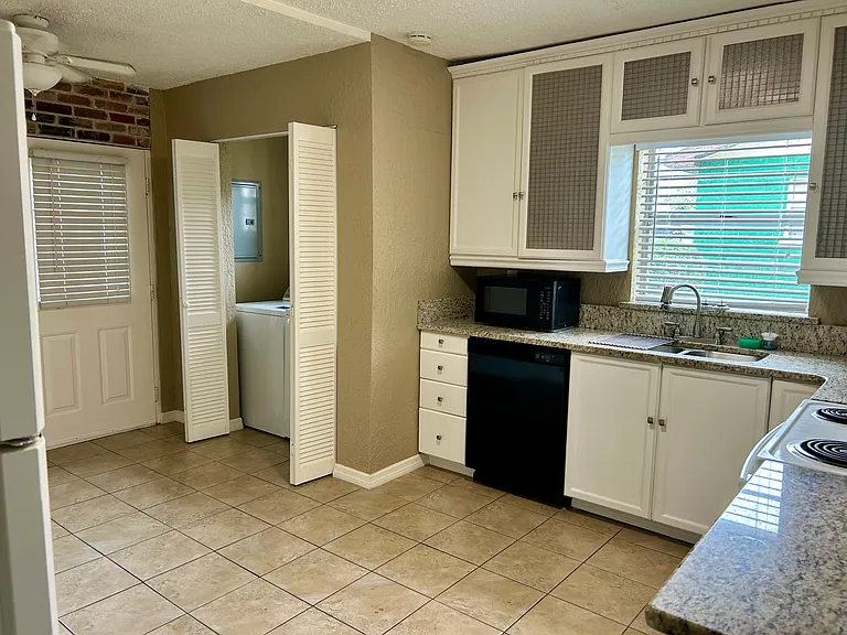 519 Lemon St — Photo 4