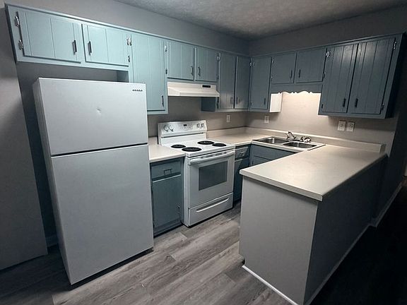 3rd image of 112-114 Swanee Ln #114-7