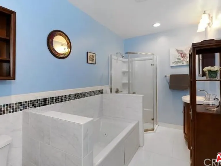 4721 Greenbush Ave — Photo 8