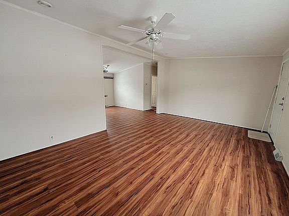 3rd image of 16171 Derby Cir