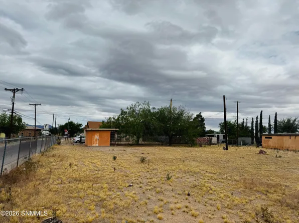 969 Augustine St, Las Cruces, NM 88001