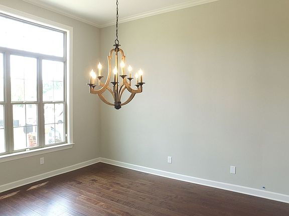 3rd image of 1190 Glenshee Dr
