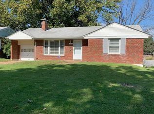 1241 Edgewater Dr, Saint Louis, MO 63137