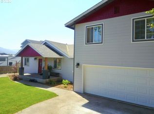 515 Memory Ln, Brookings, OR 97415