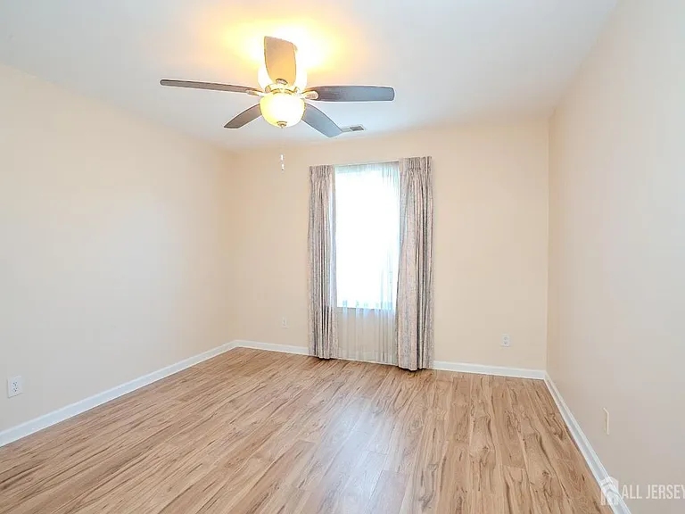 31 Hawthorn Dr — Photo 22