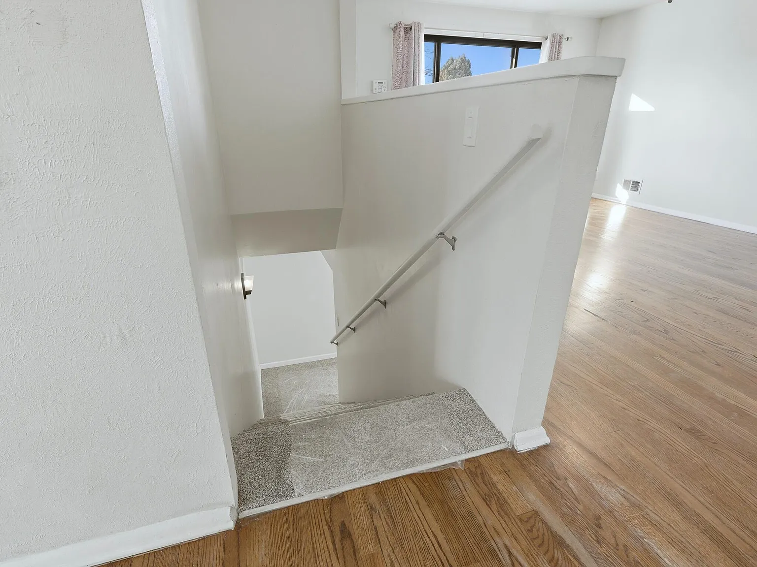 6 bed, 2615 sqft, $3,550 — Photo 4