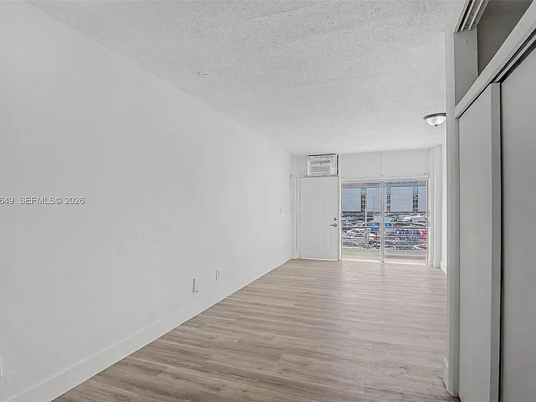 1685 Jefferson Ave #15 — Photo 8