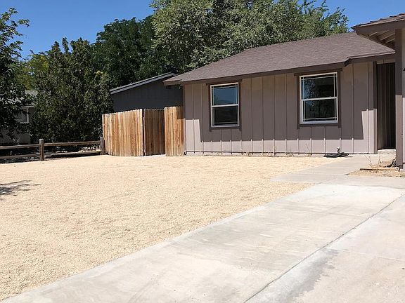 3 Car Driveway , Front 2 Bedroom Windows with sideyard gate