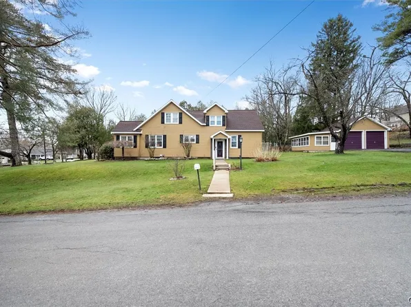 2827 Oneida St, Utica, NY 13501