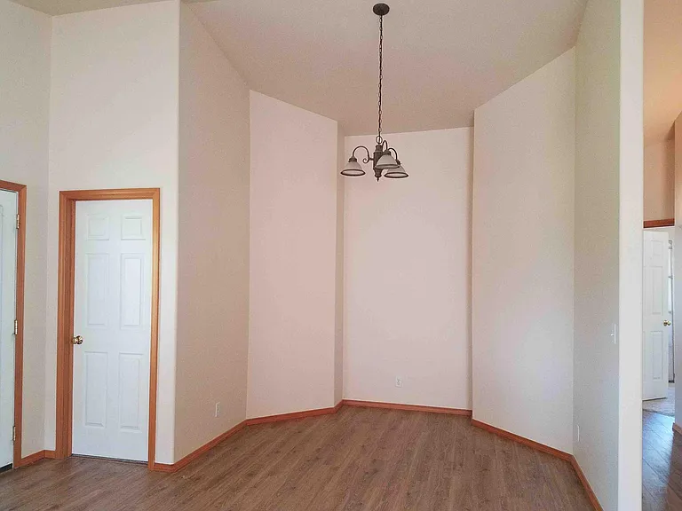 6329 N Lafayette Ln — Photo 5