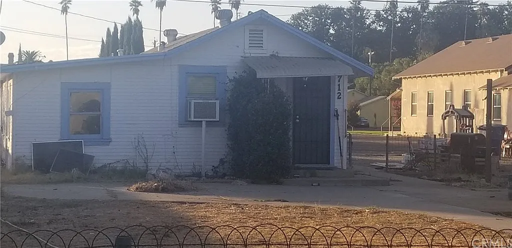 712 Orange Ave photo 1
