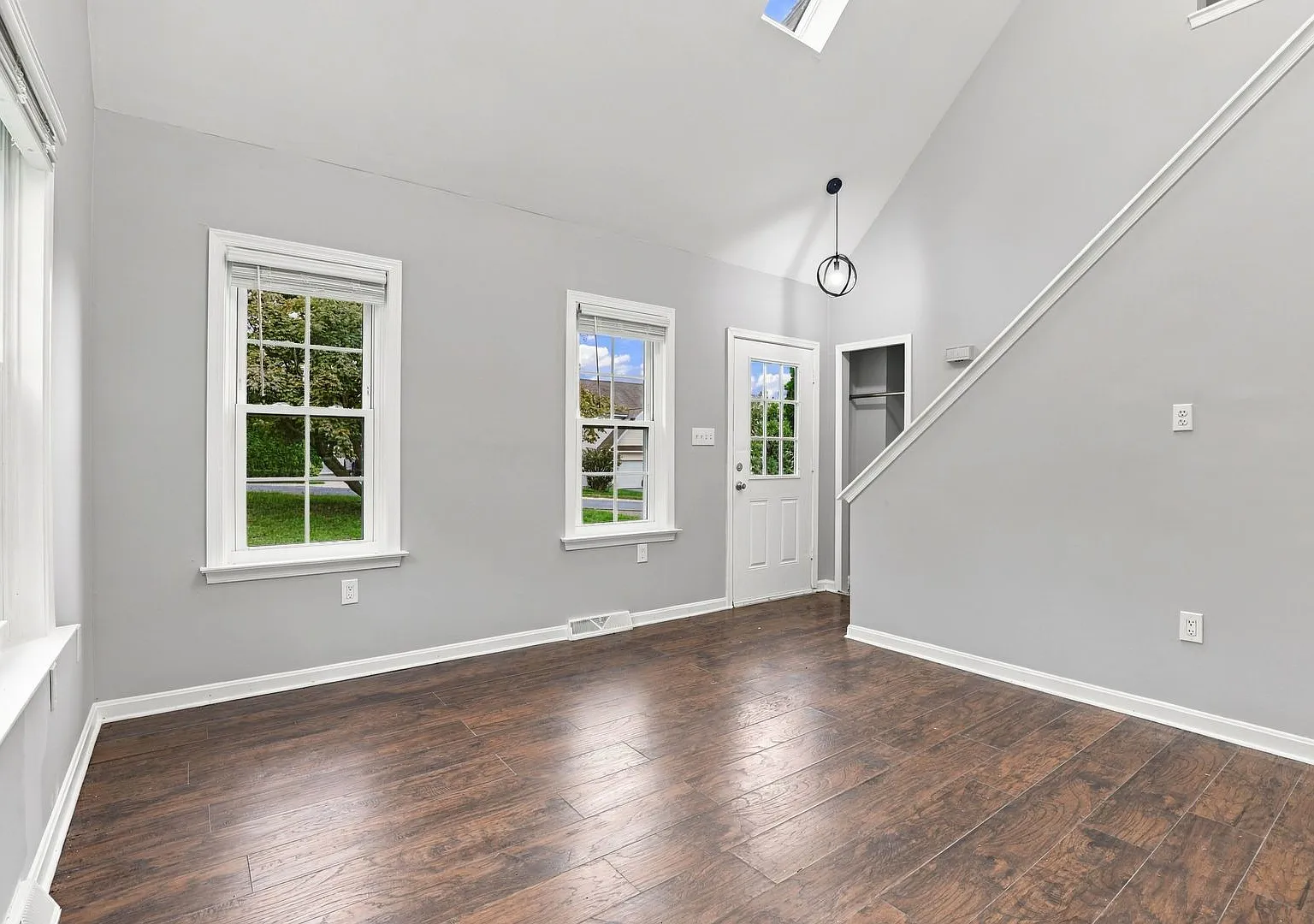 4 Bed 2.5 Bath — Photo 3