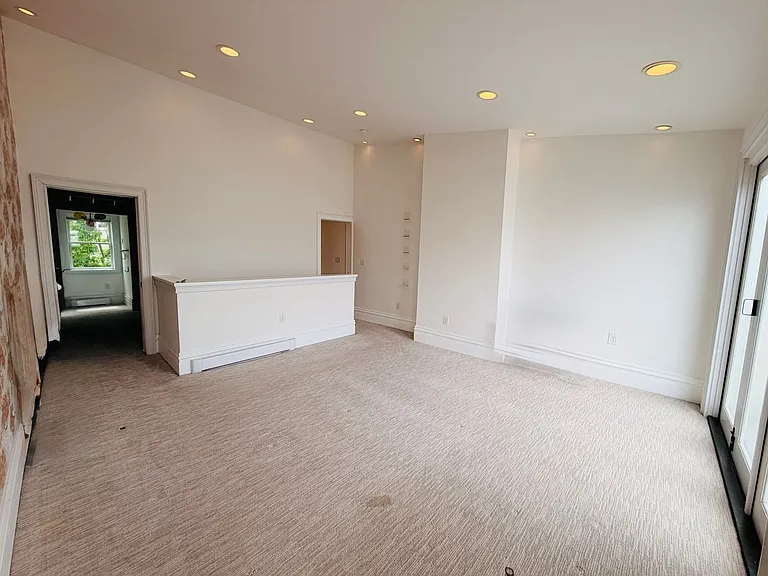 2525 Jane St — Photo 10