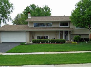509 Yarmouth Rd, Elk Grove Village, IL 60007