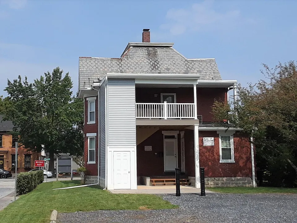 2 E Main St #2