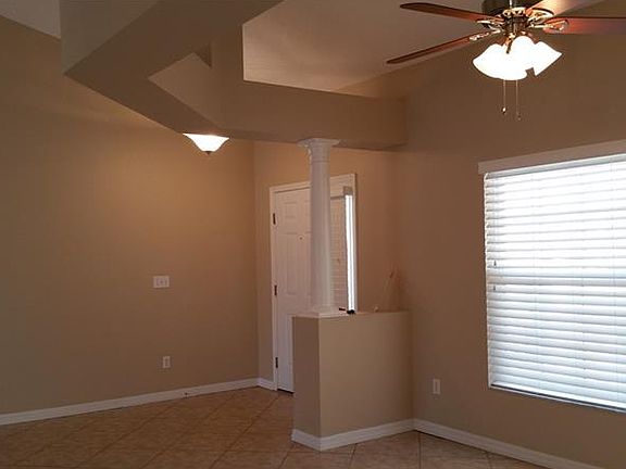 4th image of 320 Valley Edge Dr