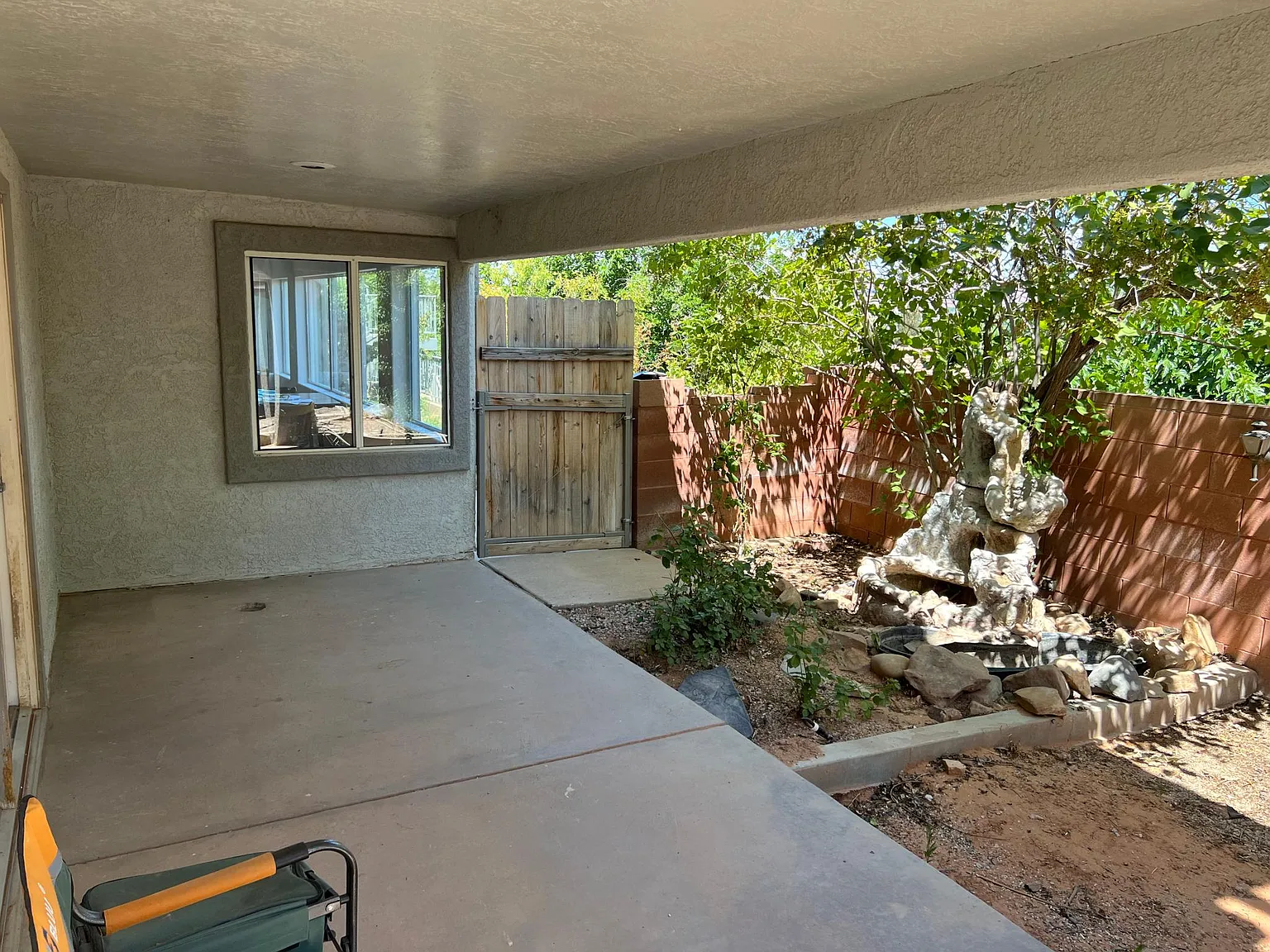 989 E Summit Ridge Dr — Photo 2
