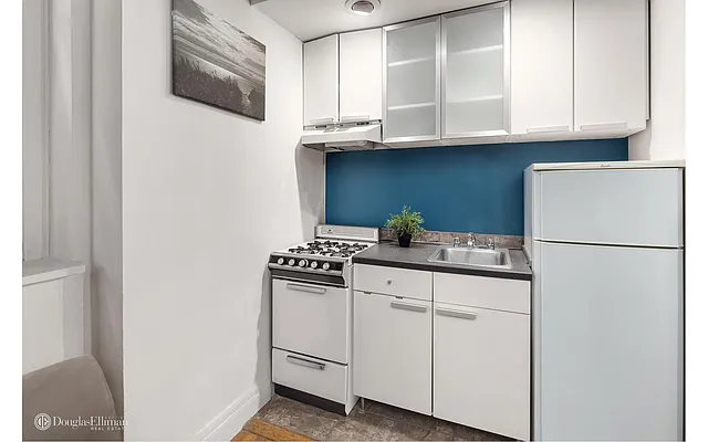 Rented by Douglas Elliman | media 6