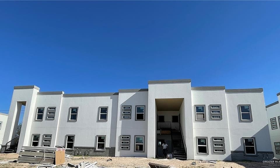 1st image of 1700 New Orleans Cir